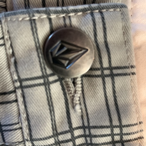 Volcom shorts - Picture 8 of 13
